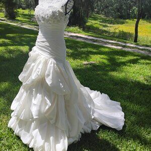 Madeline Mori Lee Wedding Gown  Dress Gown  Strapless Mermaid GMadeline Mori Lee